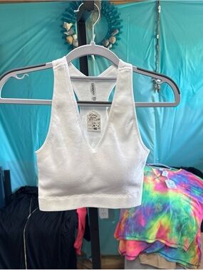 Zenana Outfitters White Ribbed V-Neck Crop Tank